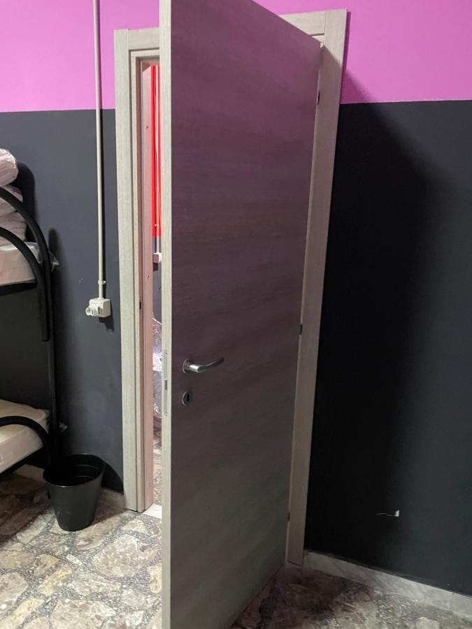 Alexander Hostel ナポリ エクステリア 写真