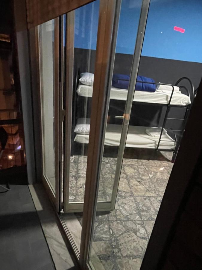 Alexander Hostel ナポリ エクステリア 写真